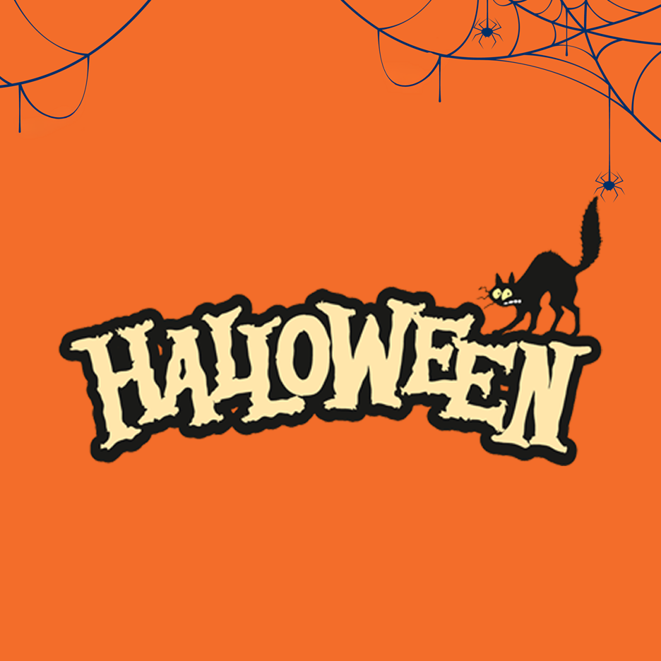 Τρομακτικό πανό Halloween με μαύρη γάτα, ιστούς αράχνης και στυλιζαρισμένο κείμενο σε πορτοκαλί φόντο.