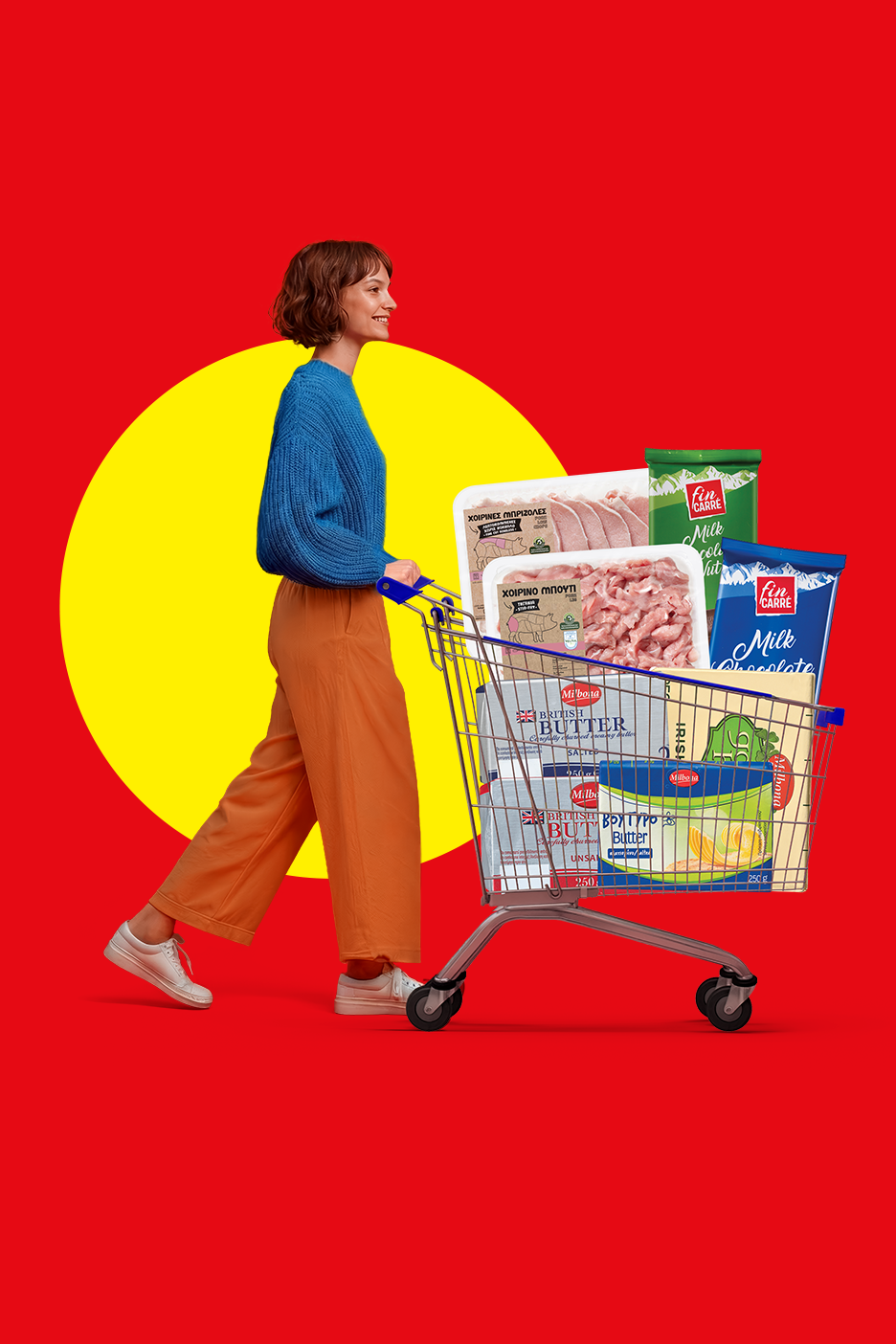 Γυναίκα σπρώχνει ένα καρότσι γεμάτο με κρέας, βούτυρο και σοκολάτες.