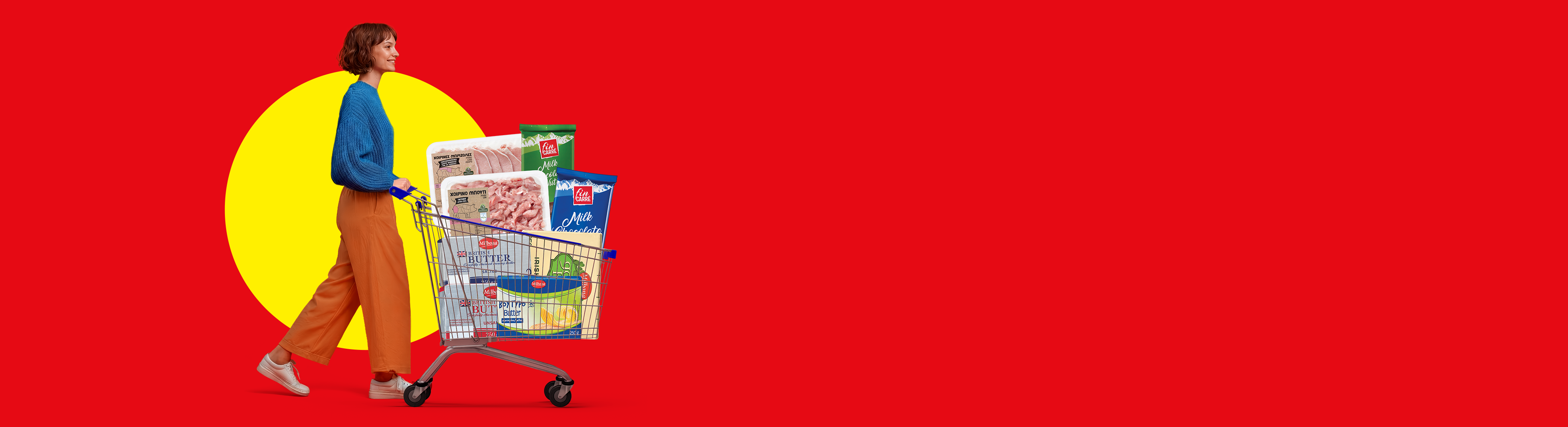 Γυναίκα σπρώχνει ένα καρότσι γεμάτο βούτυρο, χοιρινό και σοκολάτα γάλακτος.